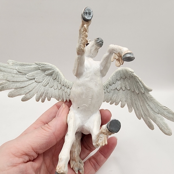 Mythical Realms Pegasus Toy Figure Safari Ltd. Horse w Wings - Picture 5 of 7